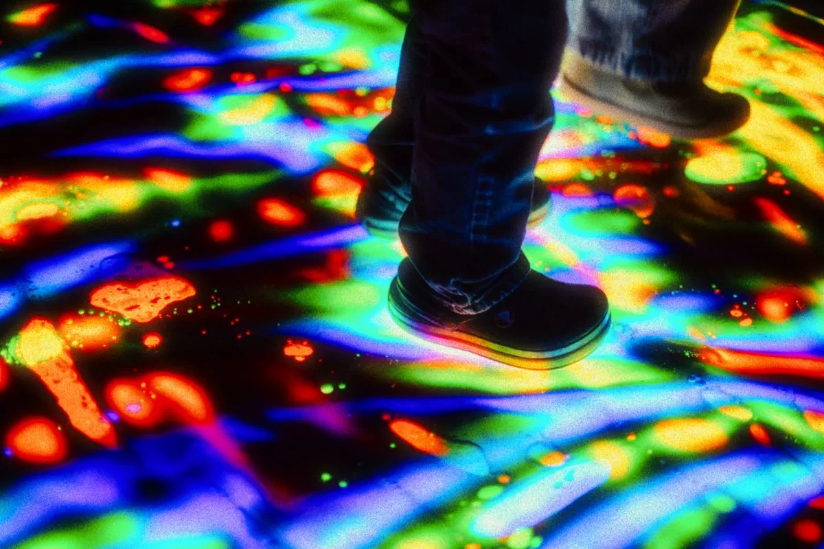 Paneles de piso de exhibición LED para clubes: impulse el tráfico peatonal con brillo visual