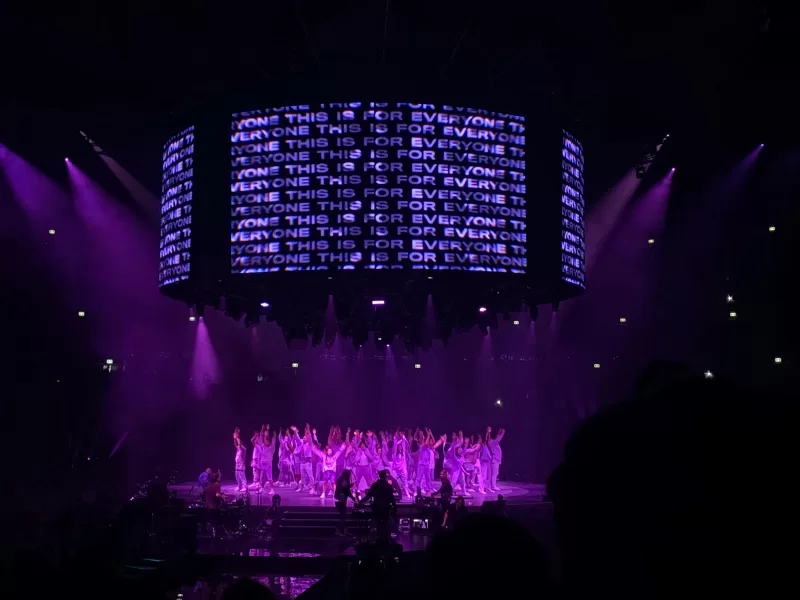 2025 Tendencias en visuales de exhibición de telón de fondo LED de conciertos: el ascenso de pantallas LED flexibles